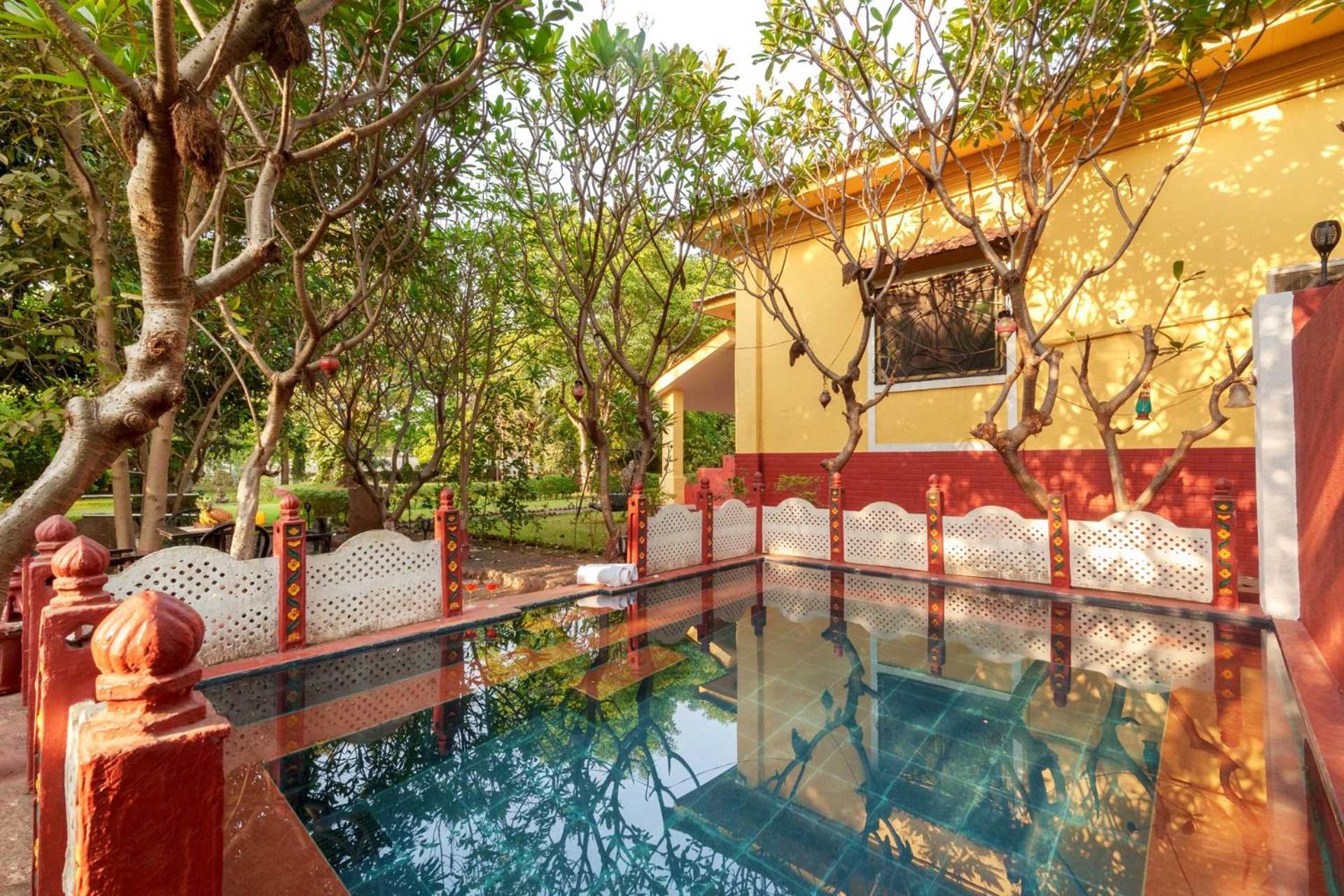 Vintage Estate - Lakeside Allure With Vintage Decor,A Plunge Pool & A Lawn Featuring A Charming Gazebo Karjat Buitenkant foto