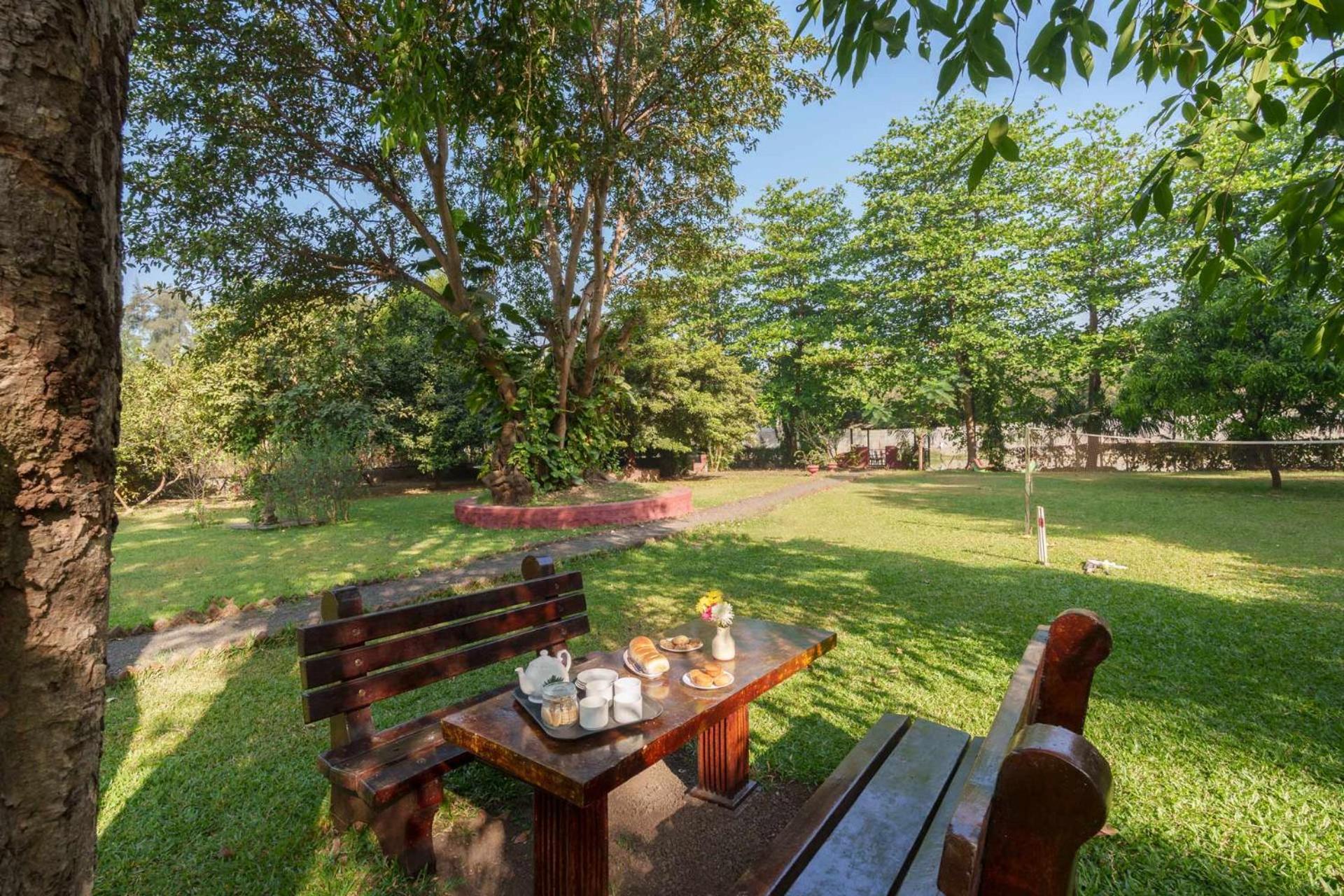 Vintage Estate - Lakeside Allure With Vintage Decor,A Plunge Pool & A Lawn Featuring A Charming Gazebo Karjat Buitenkant foto