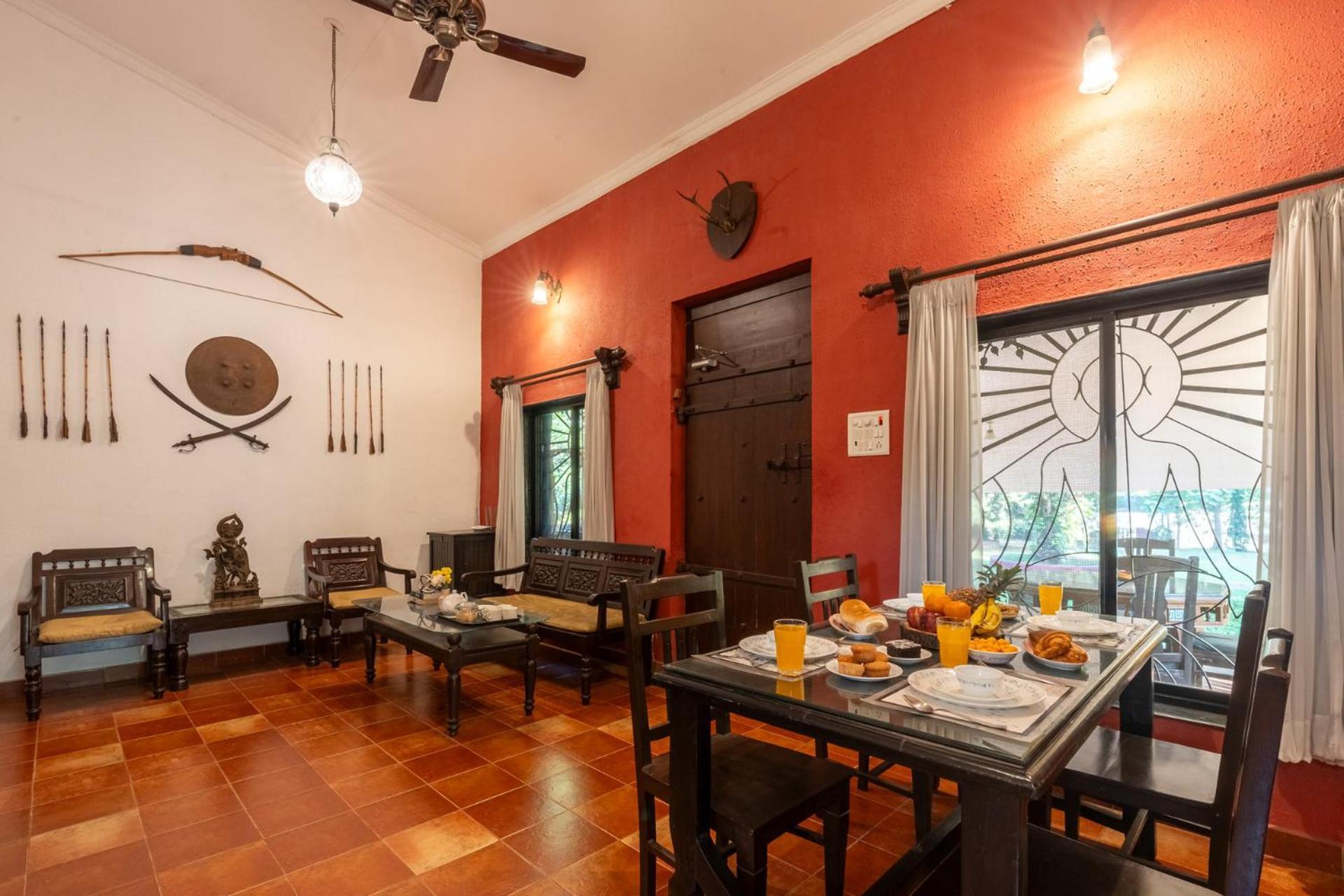 Vintage Estate - Lakeside Allure With Vintage Decor,A Plunge Pool & A Lawn Featuring A Charming Gazebo Karjat Buitenkant foto