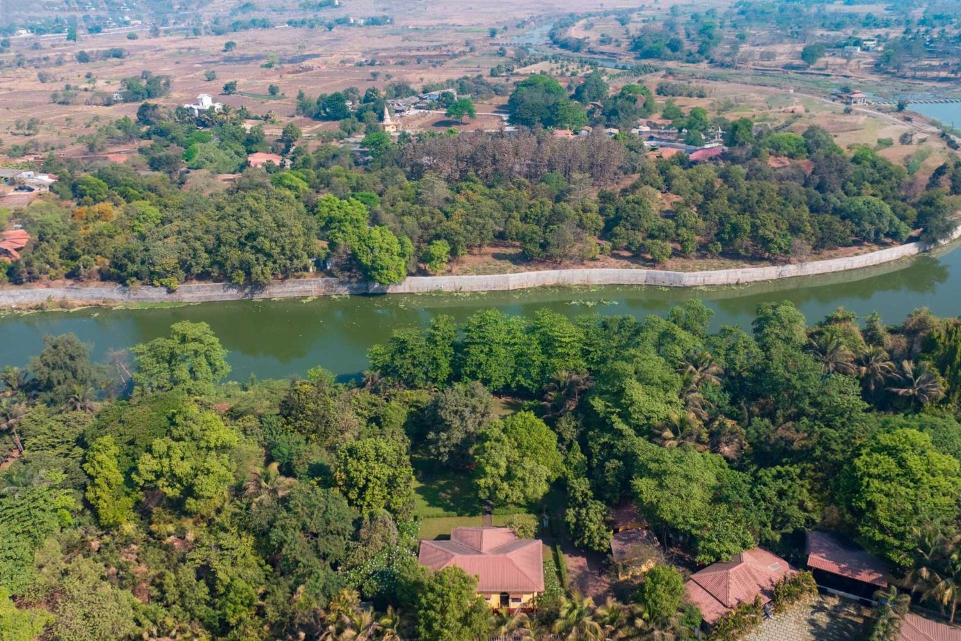 Vintage Estate - Lakeside Allure With Vintage Decor,A Plunge Pool & A Lawn Featuring A Charming Gazebo Karjat Buitenkant foto