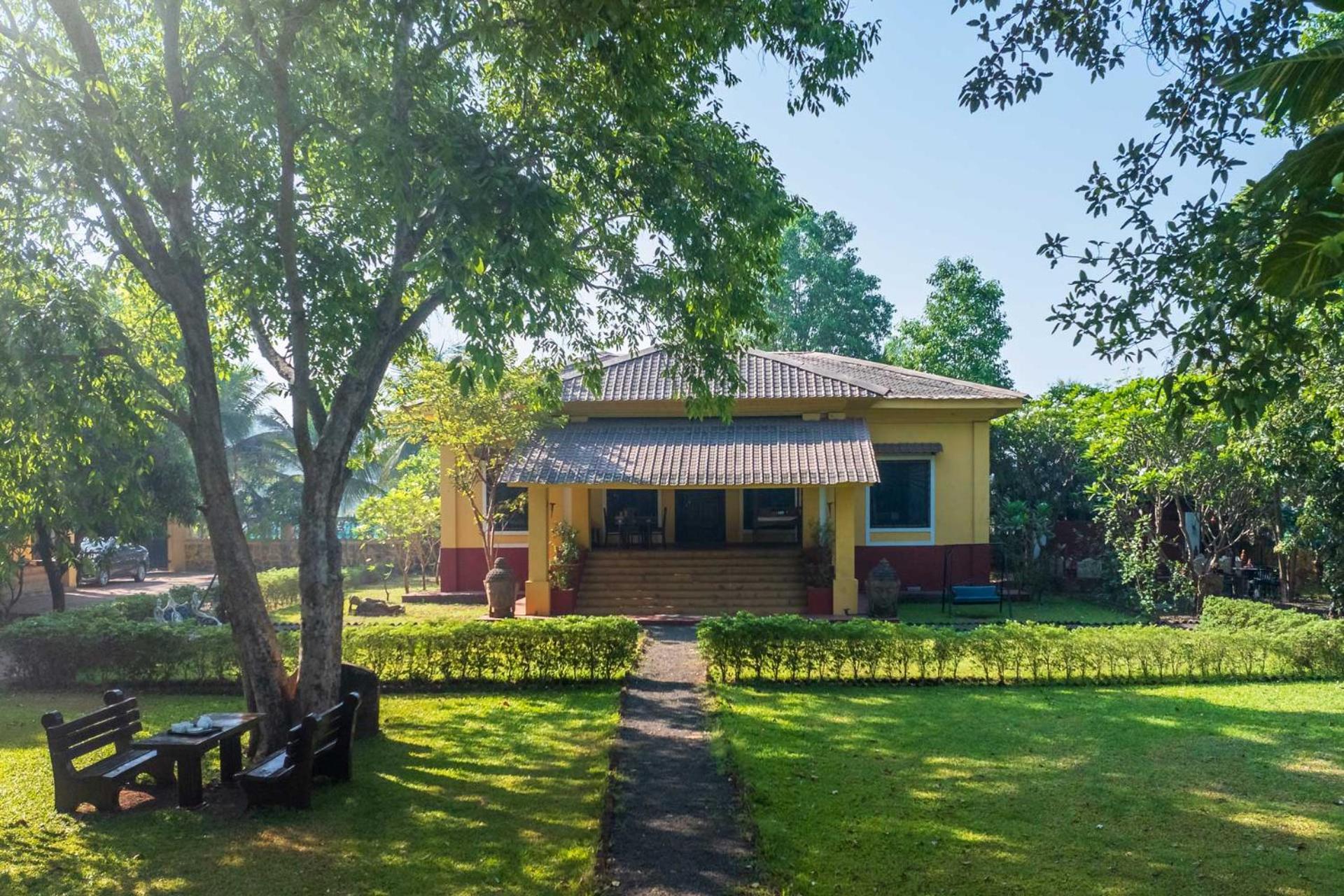 Vintage Estate - Lakeside Allure With Vintage Decor,A Plunge Pool & A Lawn Featuring A Charming Gazebo Karjat Buitenkant foto