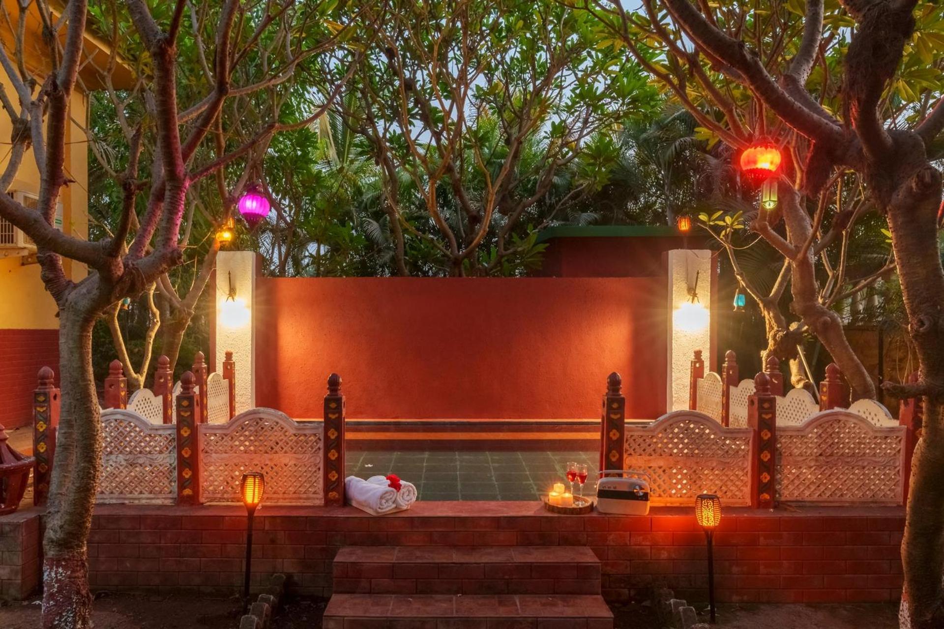 Vintage Estate - Lakeside Allure With Vintage Decor,A Plunge Pool & A Lawn Featuring A Charming Gazebo Karjat Buitenkant foto
